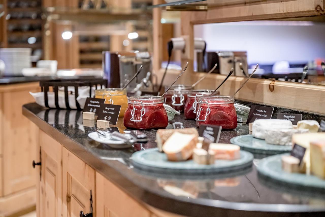 Relais & Chateaux Chasa Montana Самнаун Екстериор снимка
